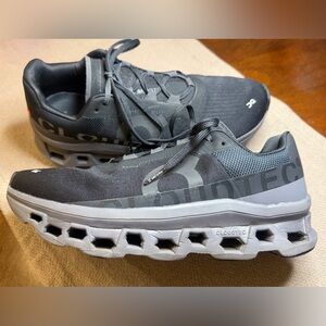 On Cloudmonster Women’s Size 10